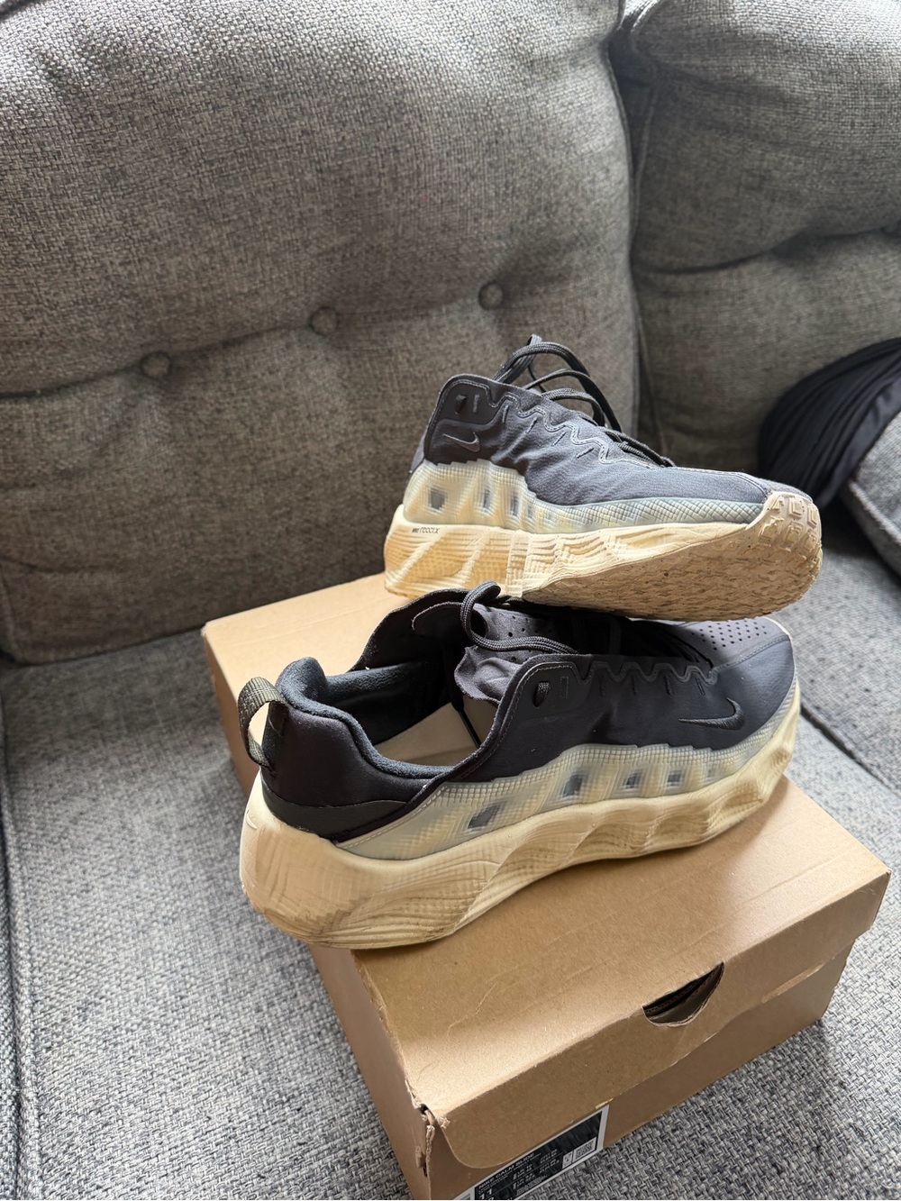 Men Nike  Black and Tan Trail Sneakers - Picture 2 of 6